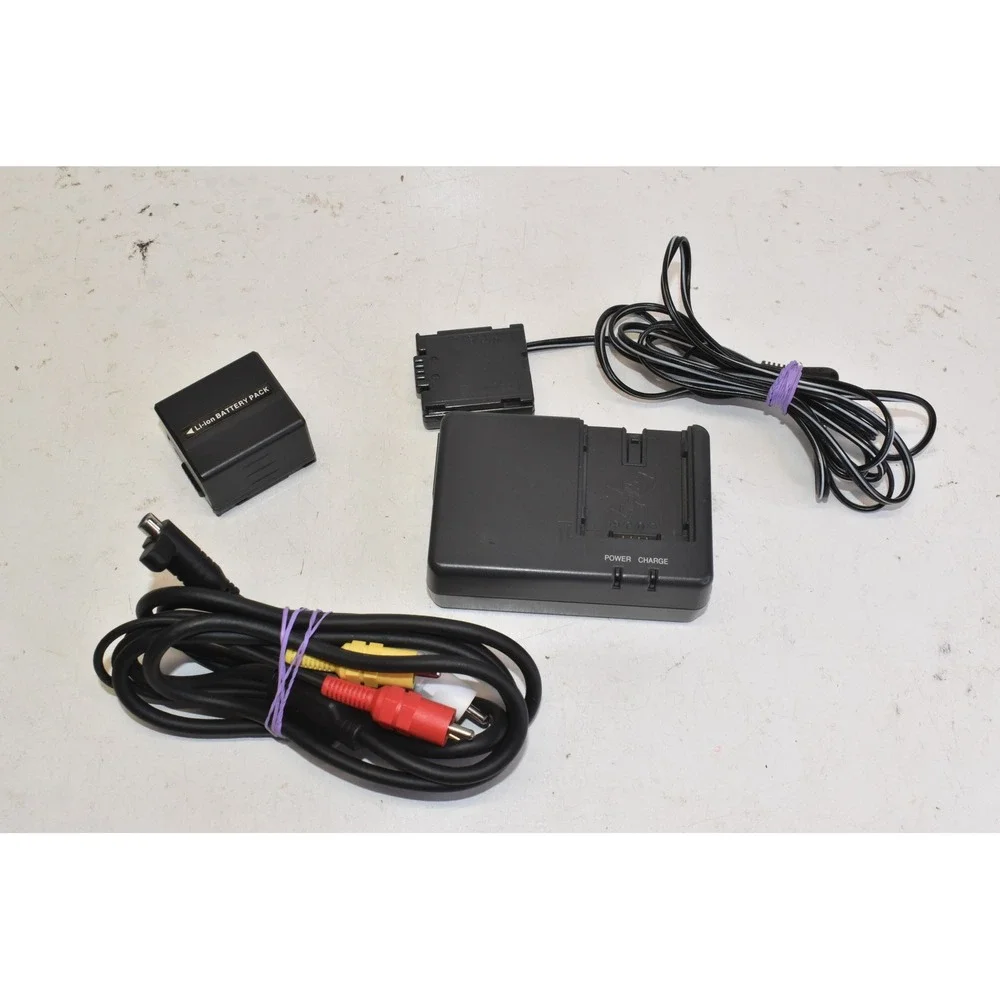 Hitachi DVD Camcorder Silver DZ-MV380A UltraVision Digital 240x Zoom- READ